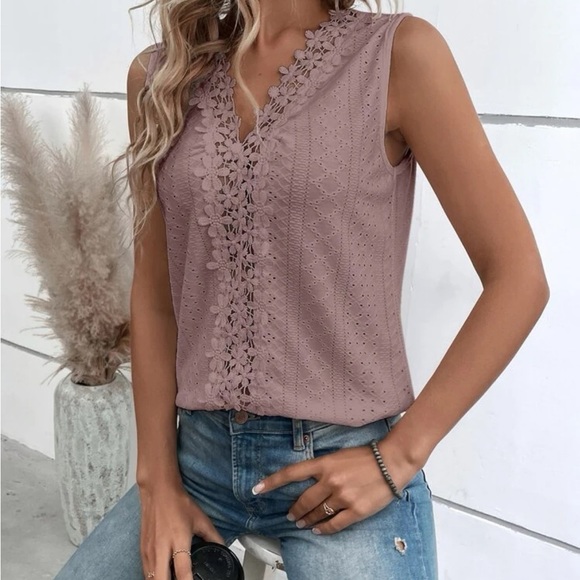 New dusty pink Sleeveless V-neck sleeveless tank top - Picture 3 of 7